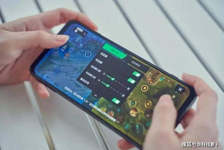 华为荣耀8类似手机
:堪比端游的超震撼体验，骁龙Elite Gaming展现惊人游戏天赋